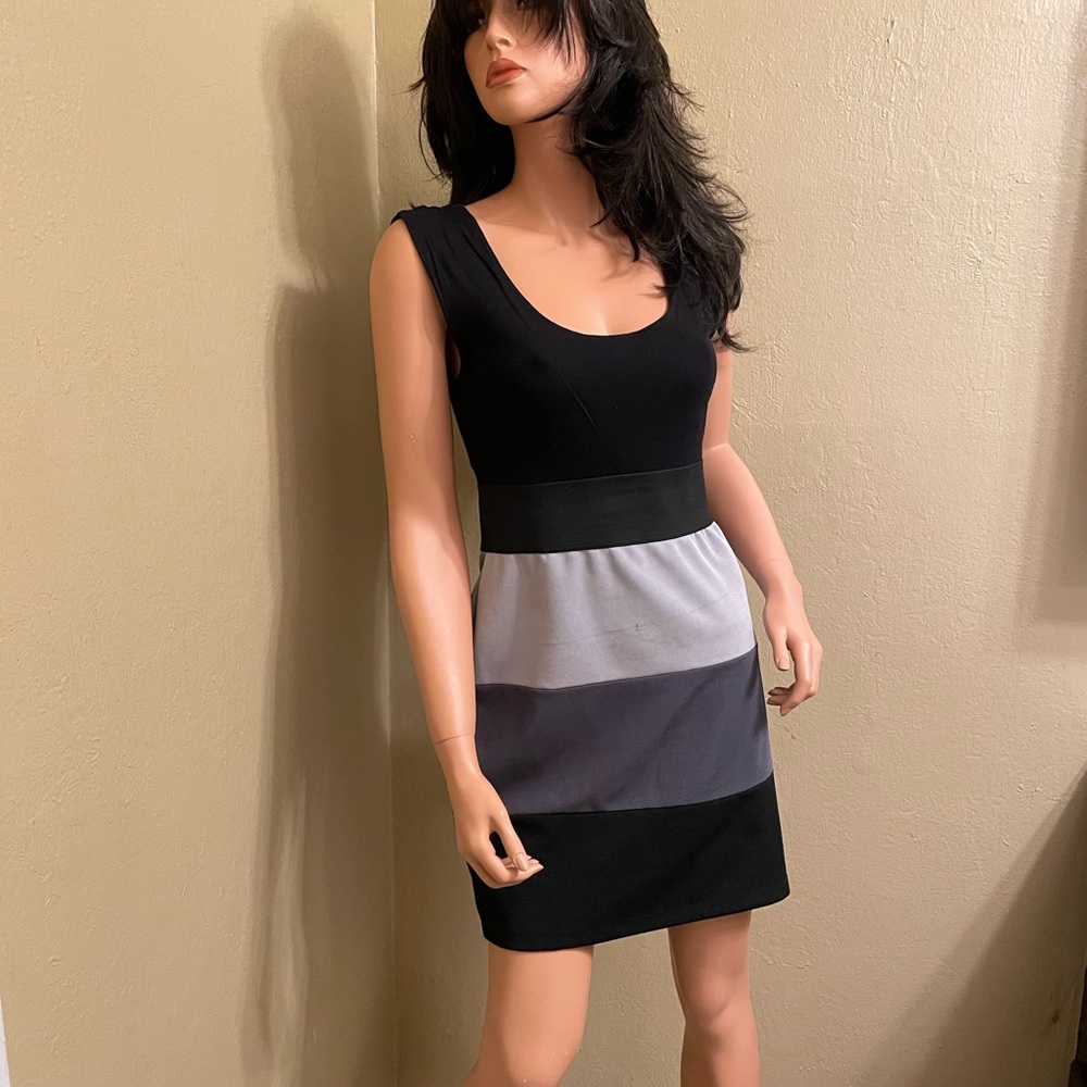 Marquis - Black & Gray low line back mini. Size Large